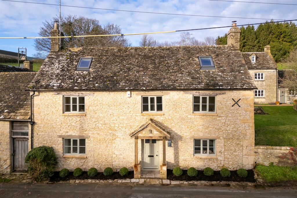 43 - Long Cottage - GL54 4AF - Web.jpg