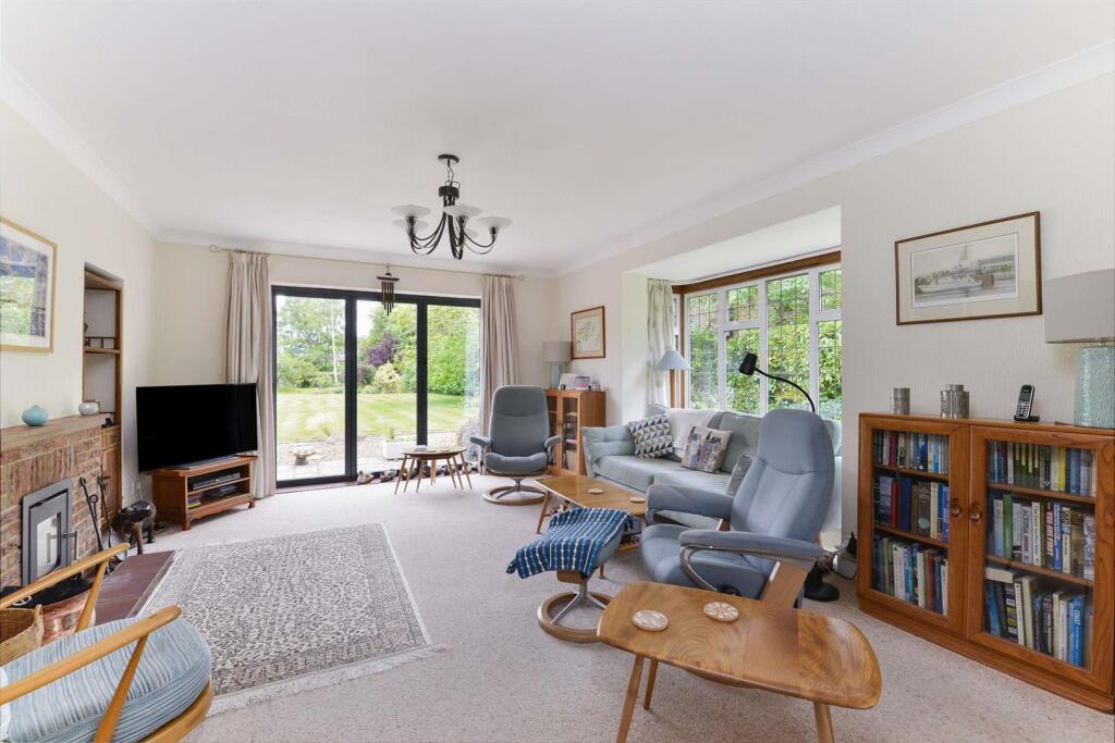 10 Woodway, Guildford (11)-1920.jpg