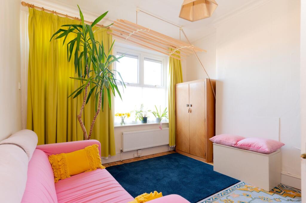 KITCHEN DINER AND LOUNGE