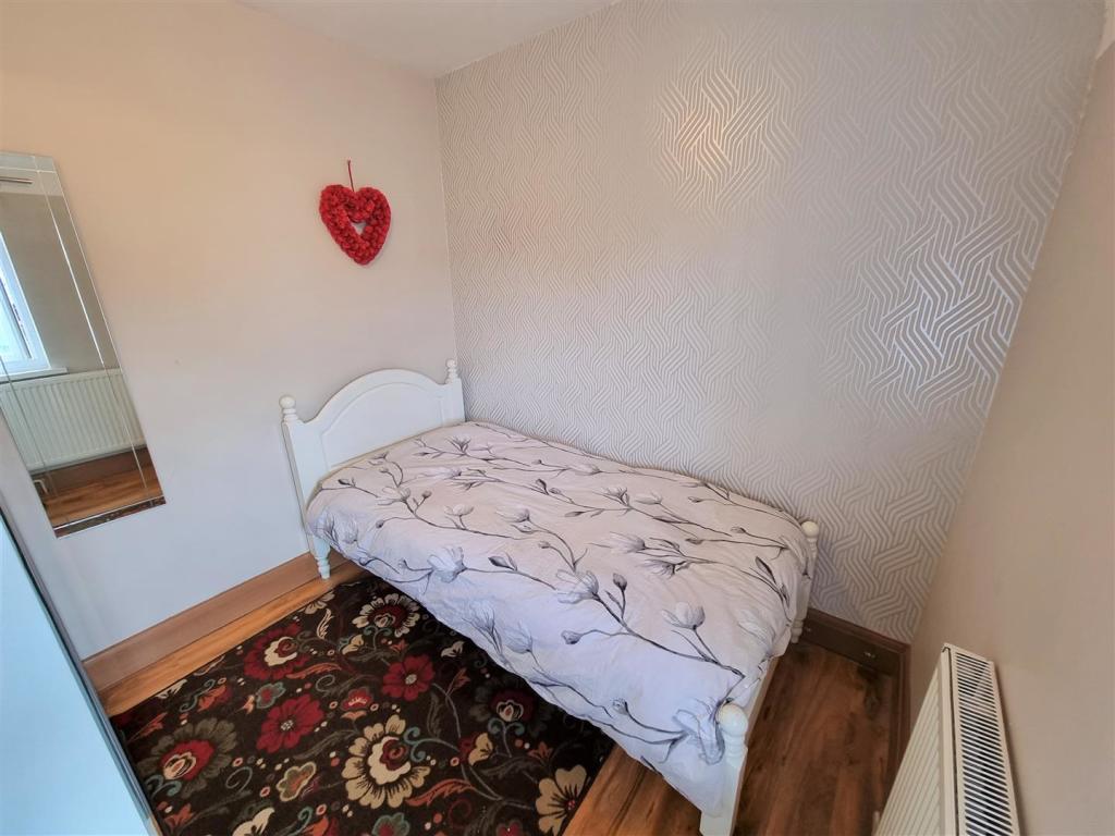 Bed3.jpg