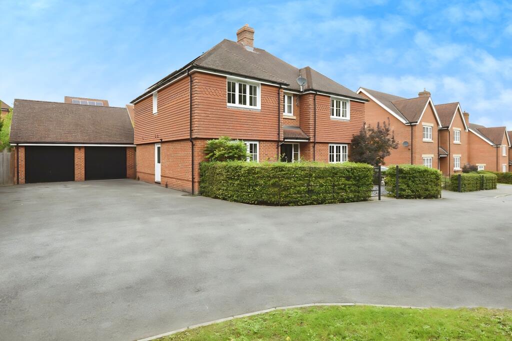 Front Aspect &amp; Double Garage