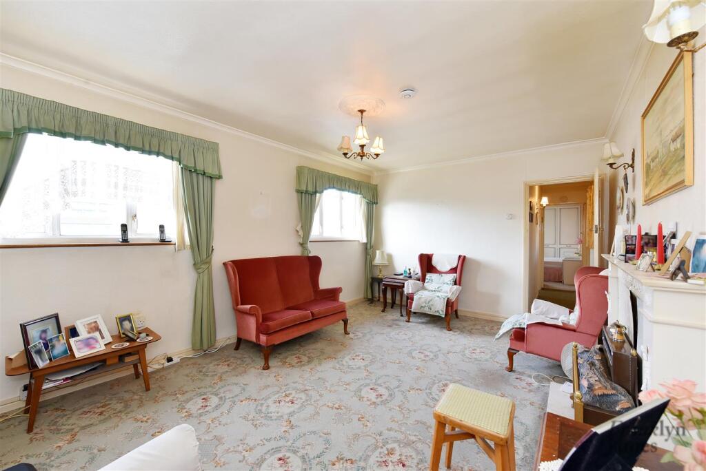 Bygrove Street (4).JPG