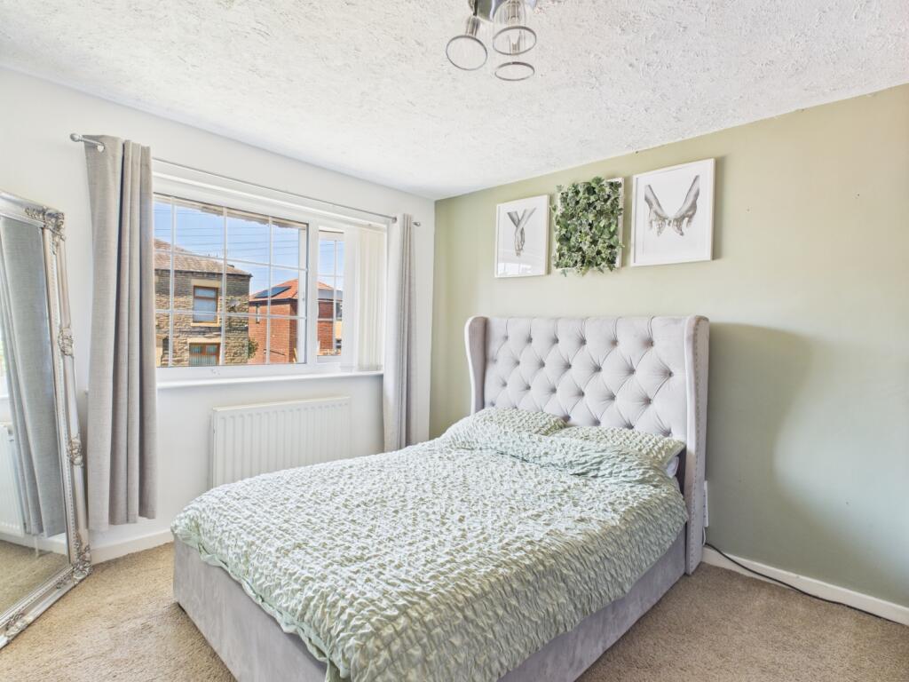 CAM03729G0-PR0092-STILL019