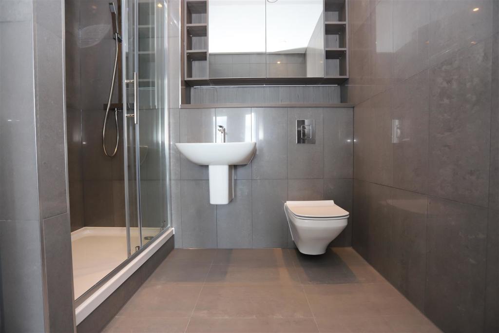 Ensuite 2.JPG