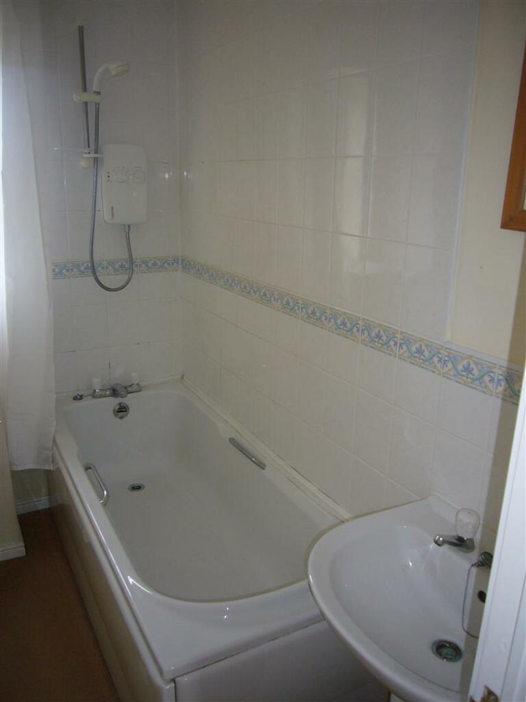 Bathroom 1.JPG