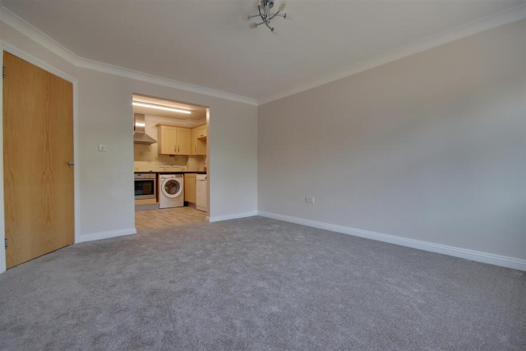 Living room 2.jpg