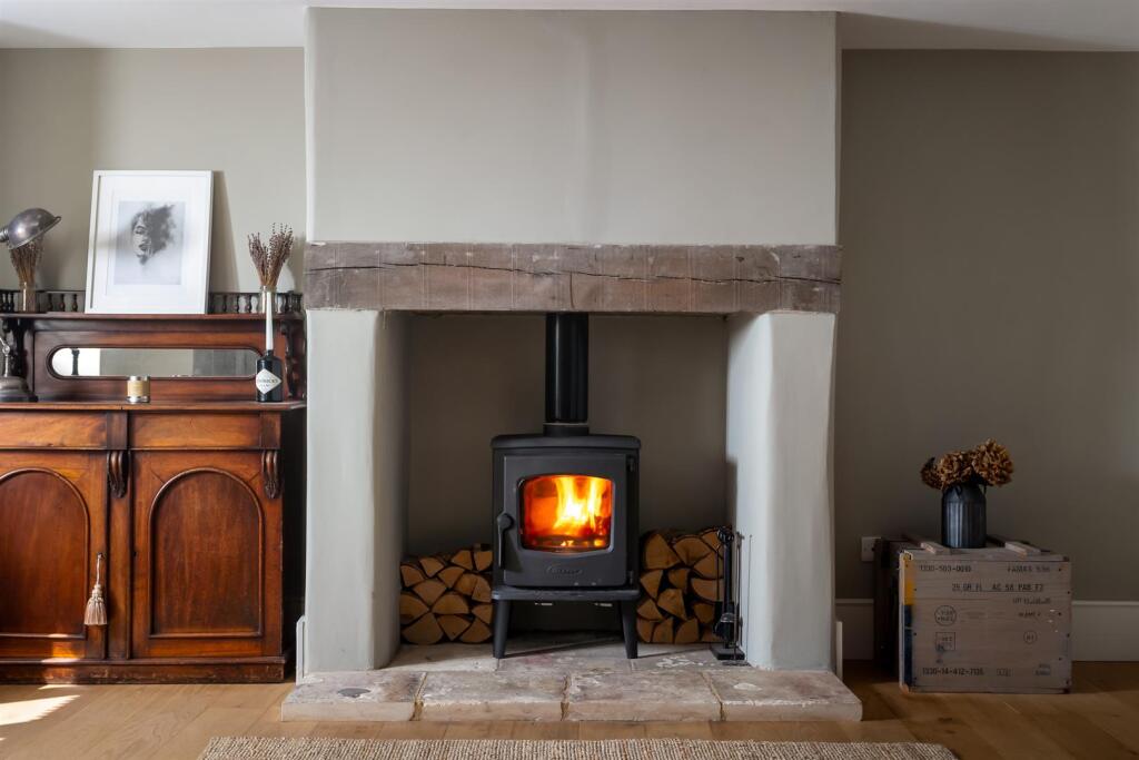 31 - Springview - GL8 8XX - Web.jpg