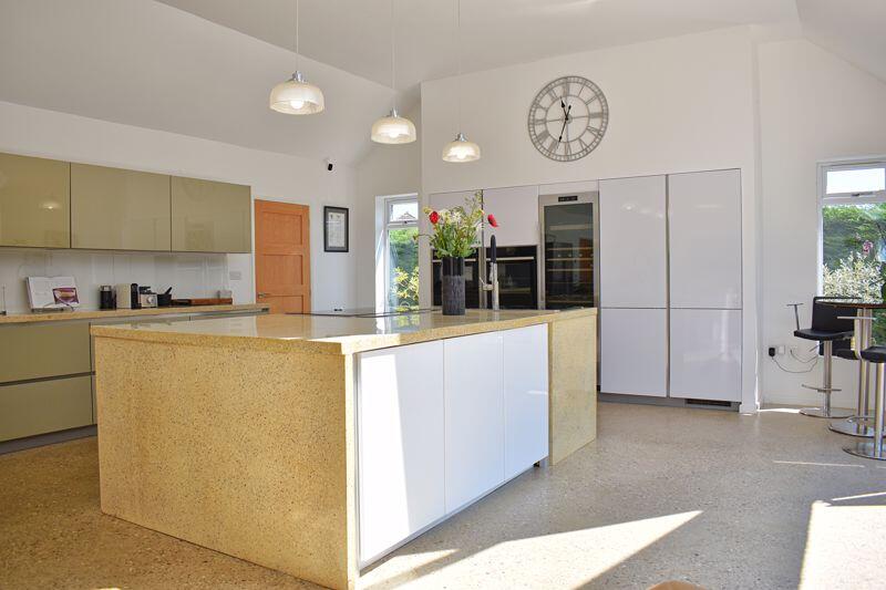 Kitchen/reception