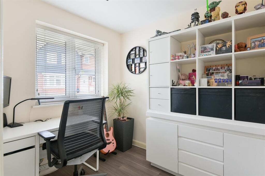 RONA MACLEAN CLOSE, (12).jpg