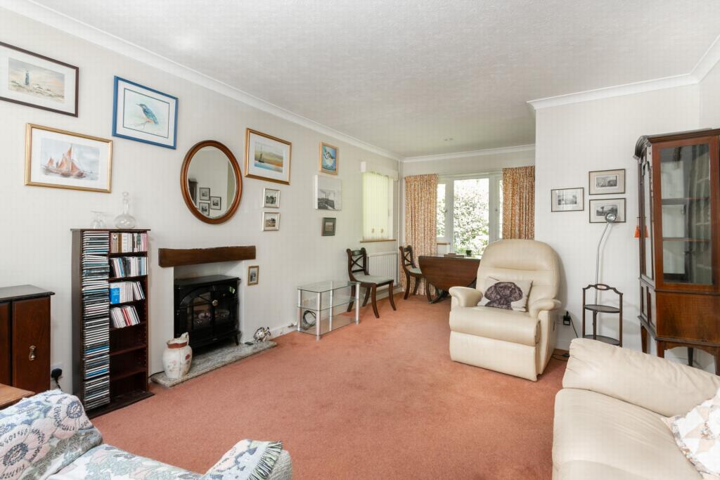 Sitting/dining room