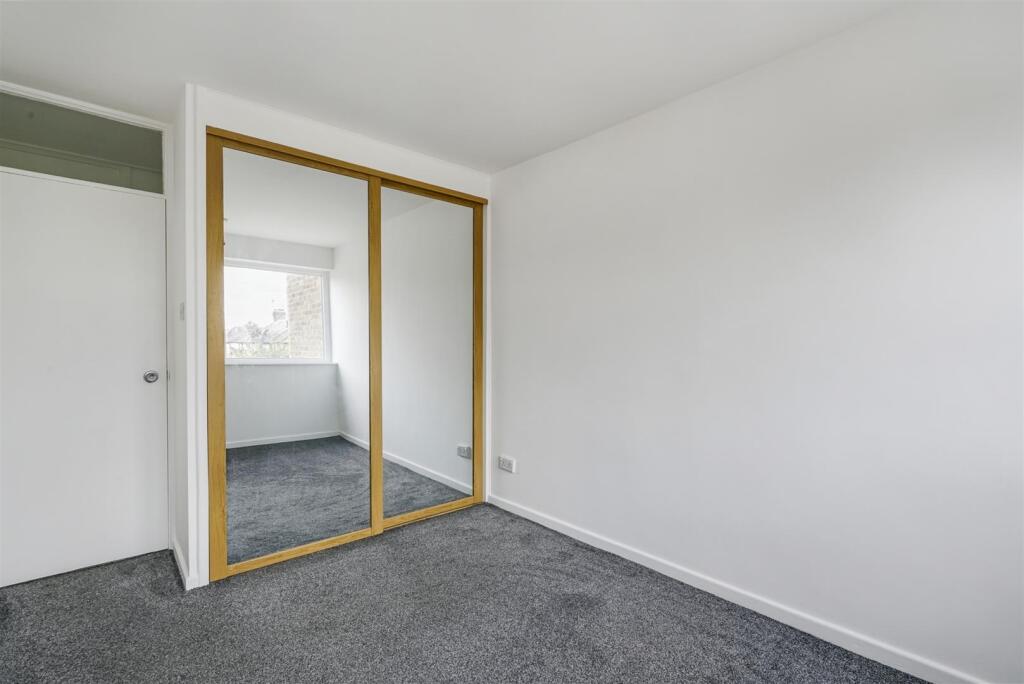 Bedroom 1_2.jpeg
