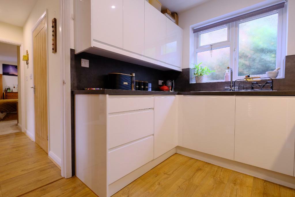 White gloss wall &amp; base units