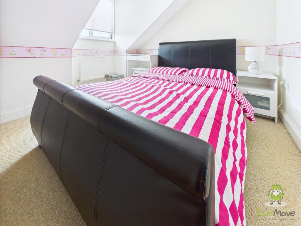 CAM01543G0-PR0144-STILL036