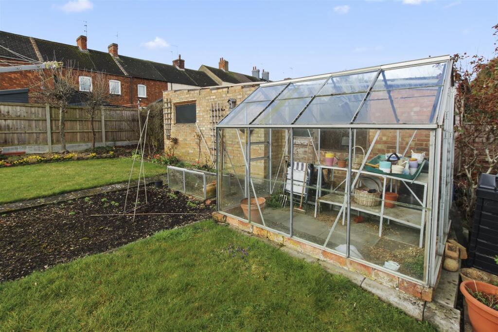 Finedon Road  (21).jpg