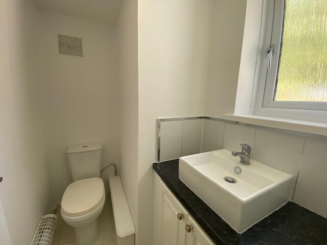 Cloakroom/wc