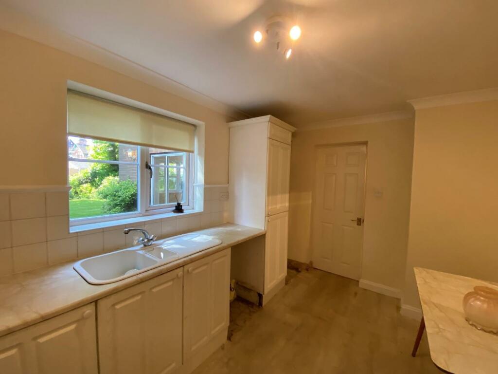 kitchen 2.jpg