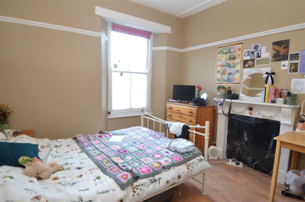 DINING ROOM/BEDROOM