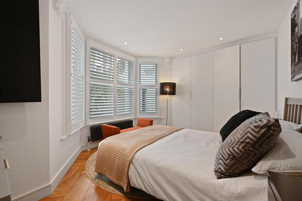 BW - Surrendale Place - 30 (1).jpg