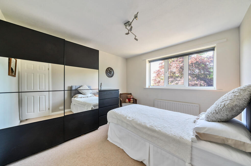 1298401-9-682de9b...