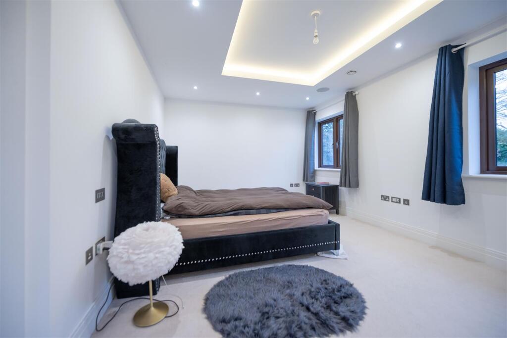 Master Bedroom            .jpg