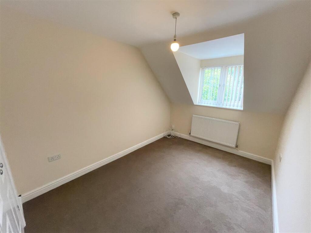 Bedroom 1.jpg