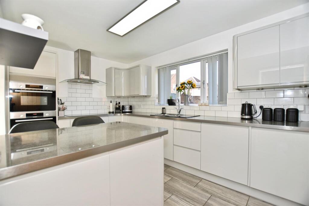 47eb0c49-kitchen 20high.JPG