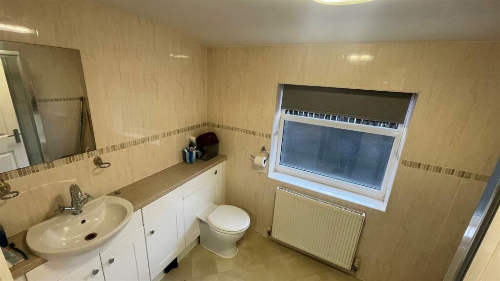 41 Heathcote Street  Shower Room 1.jpg