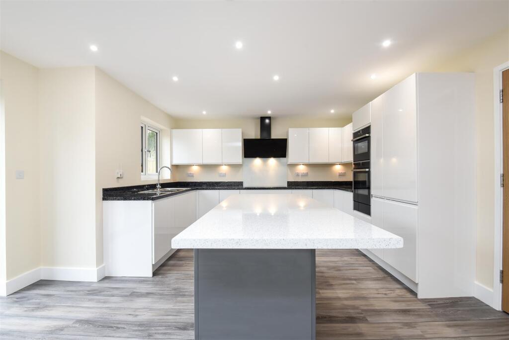 Kitchen/Breakfast Ro