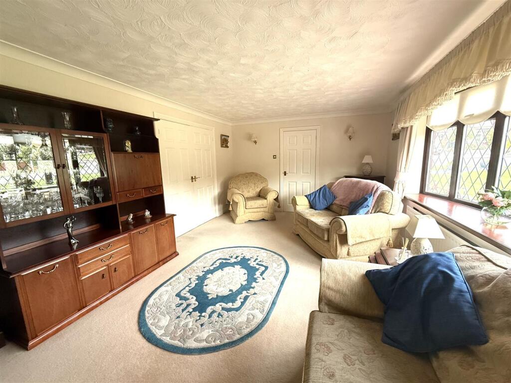 1 HILL LOUNGE 3.jpeg