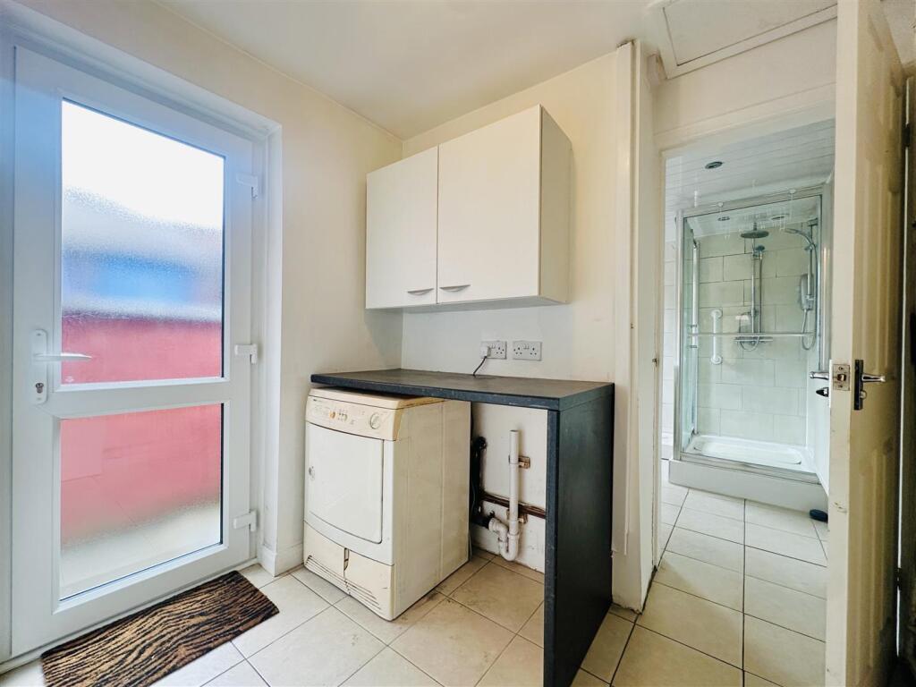 LOBBY/UTILITY ROOM