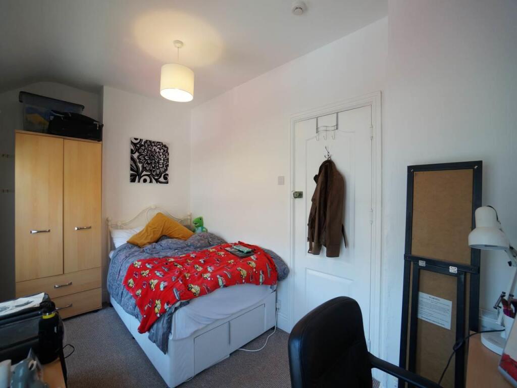 Bedroom 4.JPG