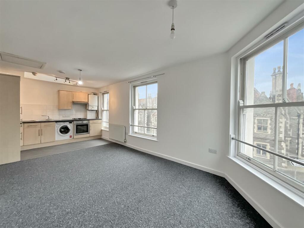 Kitchen/Lounge