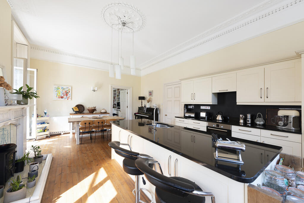 Kitchen/Dining