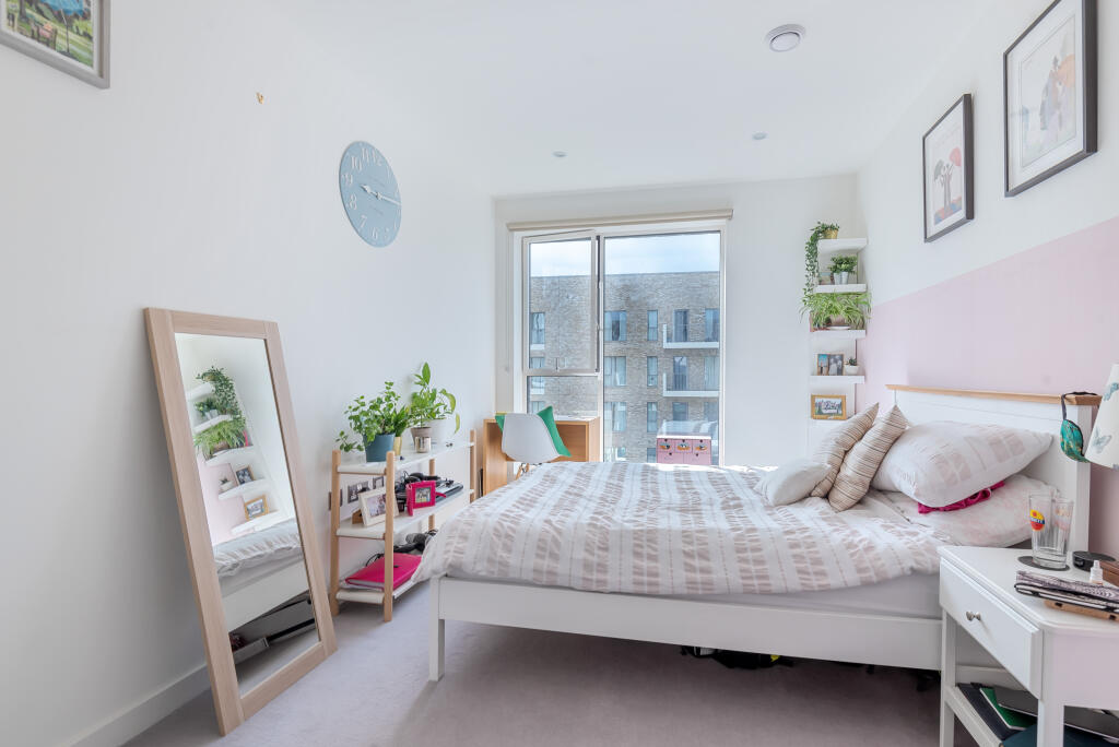 Bedroom 1.jpg