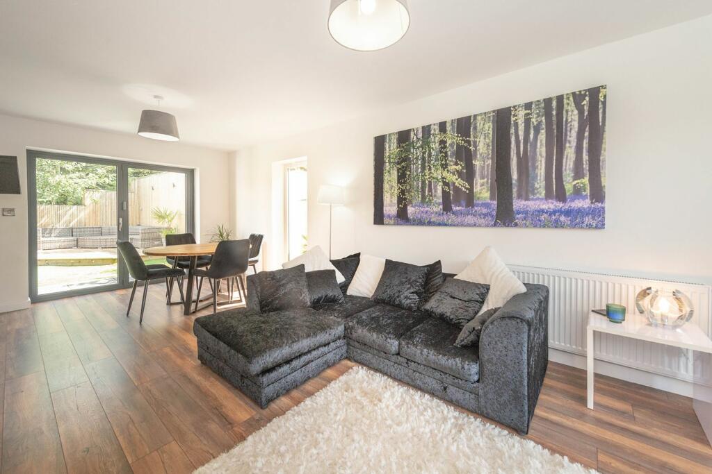 THROUGH LOUNGE DINER AND FITTED KITCHEN