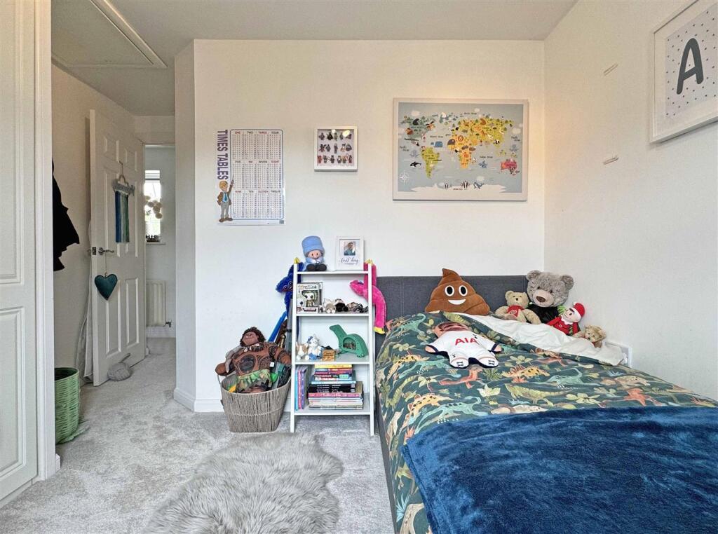 Bedroom 2b.jpg