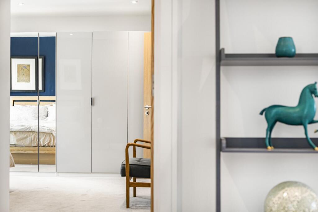 Principal bedroom detail