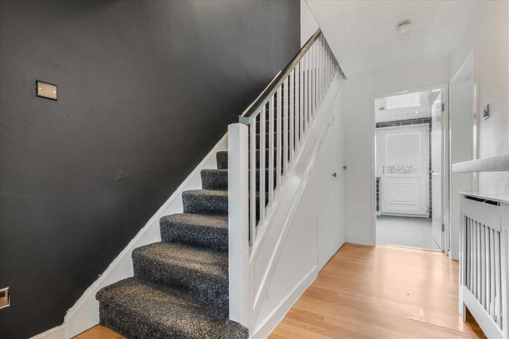 Entrance Hallway (1)