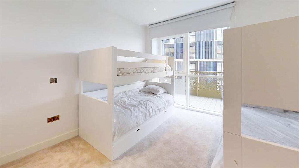 Cascade-House-Bedroom.jpg