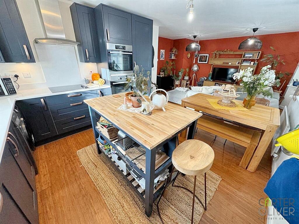 OPEN PLAN KITCHEN