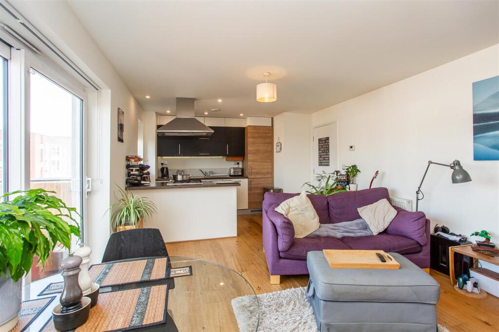 Open Plan Reception to Kitchen