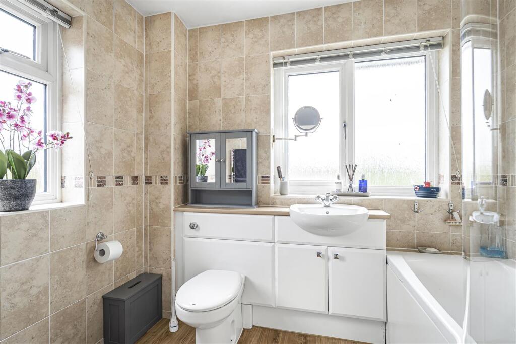 13 Grenadier Road