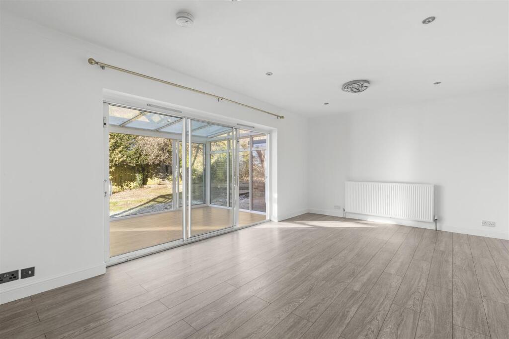 8 Foxhill Close, HP13 5BL-8.jpg