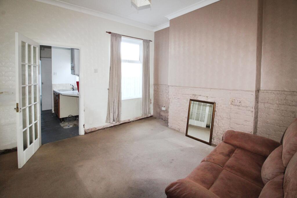 Middle reception room