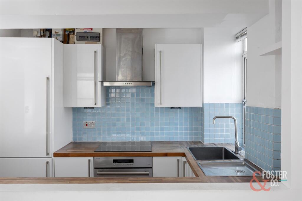 Embassy Court, Flat 77-018.jpg