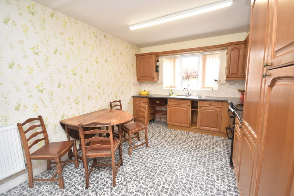 Kitchen/Breakfast...