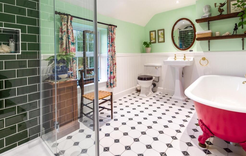 Bathroom - V - 9122.jpg