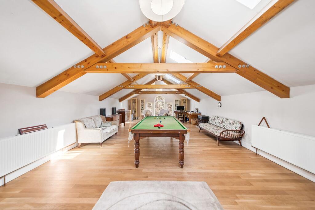 STUDIO/BILLIARD ROOM