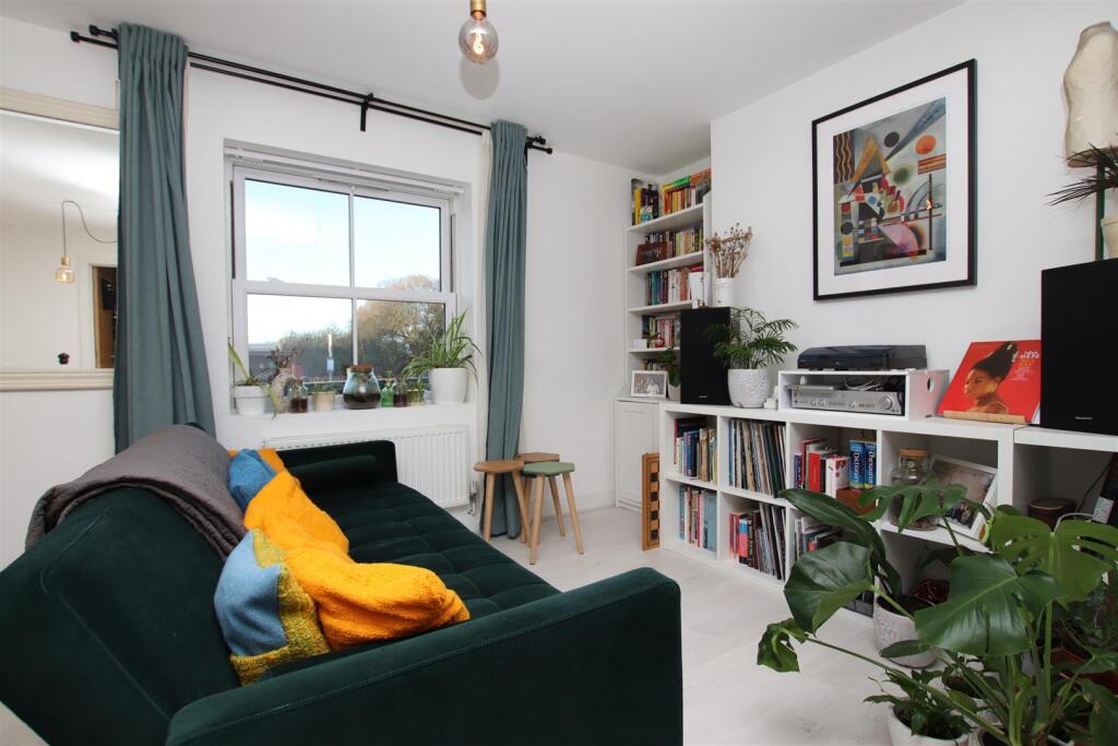 Living Area.JPG