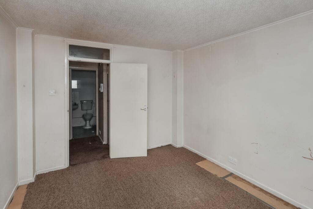 5 Victor Court, Victor Approach, Hornchurch, RM12 4XF